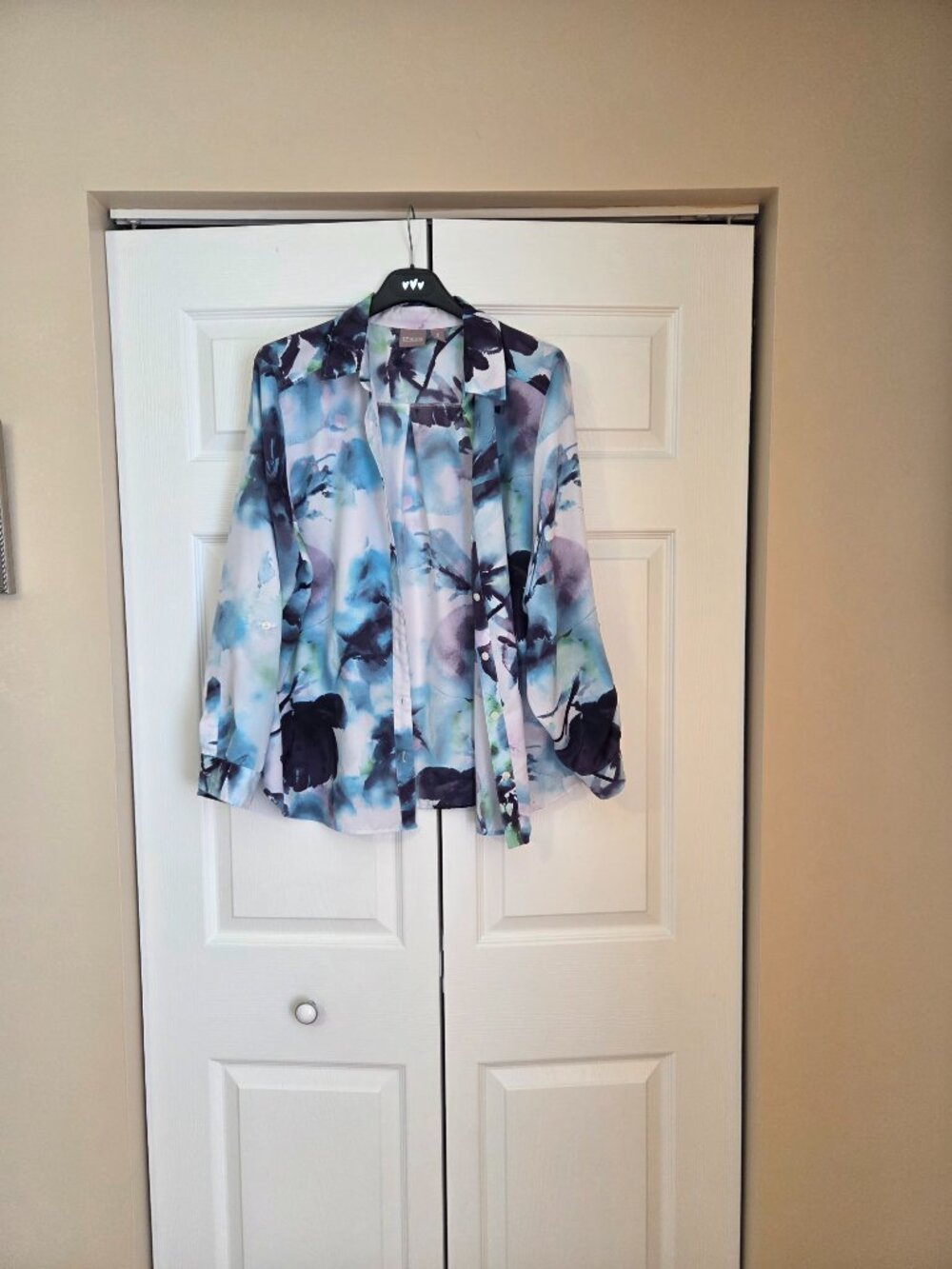 Chico's button up blouse size 3 or XL / 16